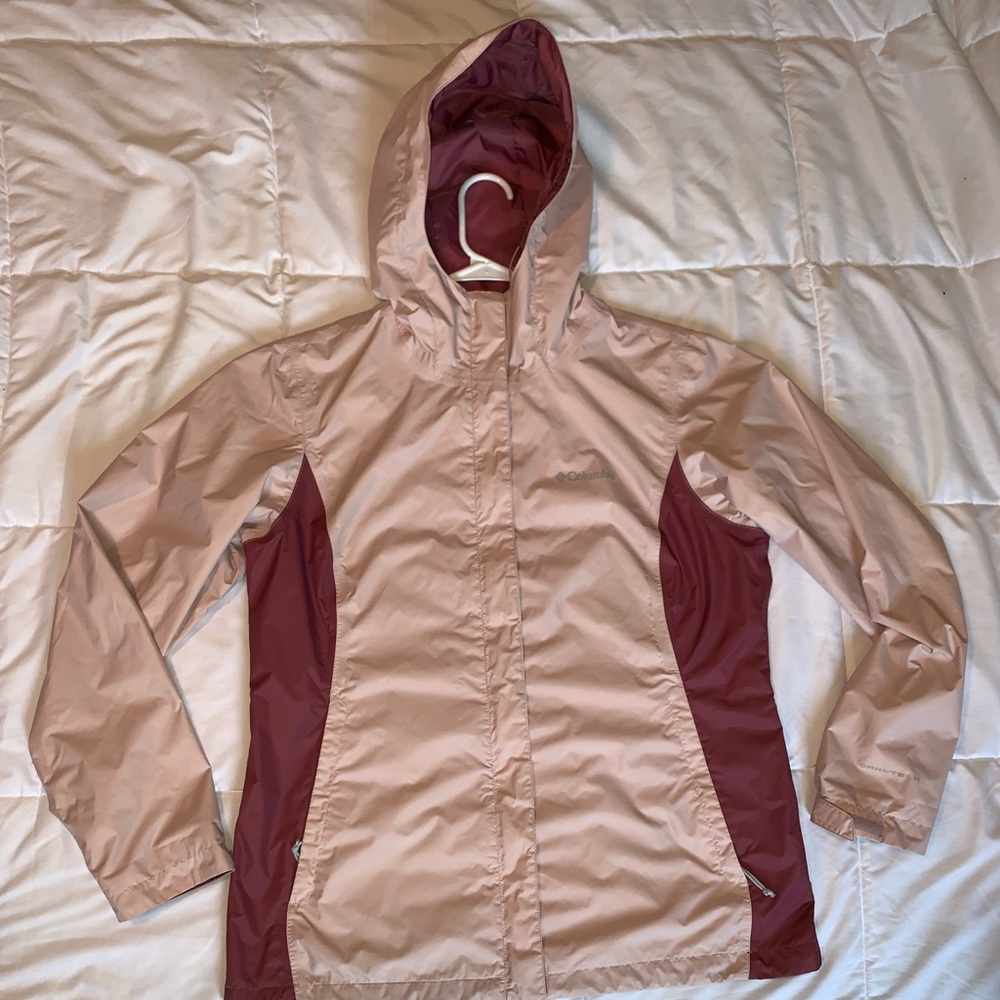 Columbia Pink RainJacket Lightweight Design Sz L Cute and Feminine Look